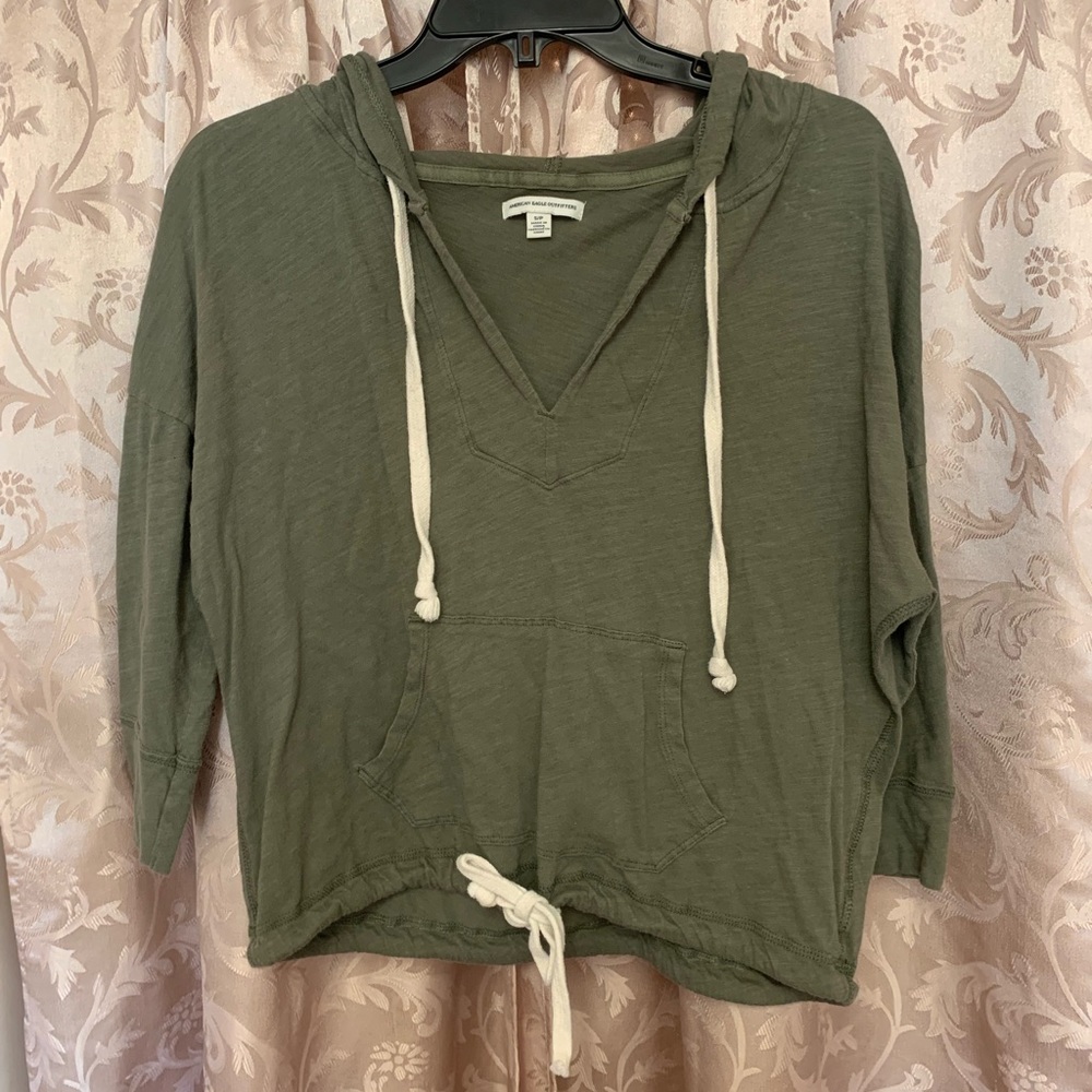 Green crop top 3/4 in sleeve